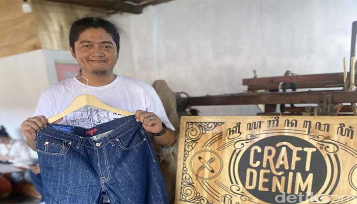 Tenun Menolak Punah Kota Batik Pekalongan Denim Jadi Bukti